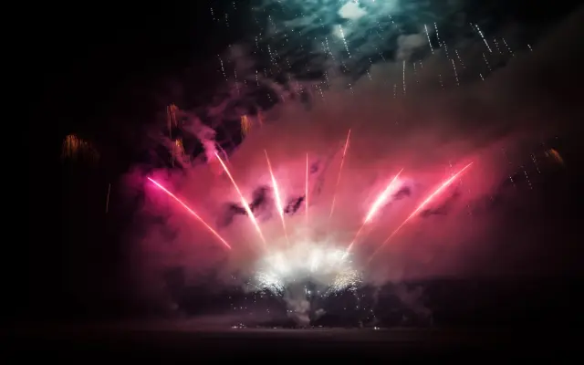 PyroTech SHOW – Pokazy fajerwerków, fontanny iskier, cięzki dym, ciche pokazy i inne efekty specjalne na wesele