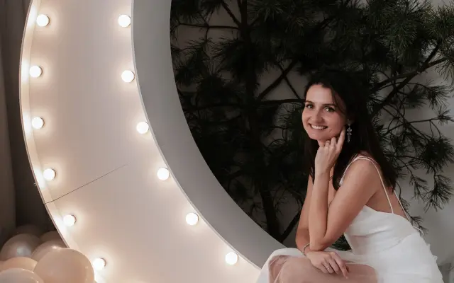 Święcący księżyc gigant wynajem