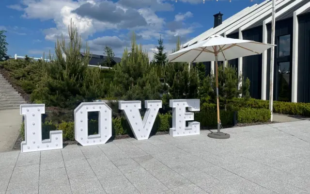 Duży napis LOVE (400cm) wynajem